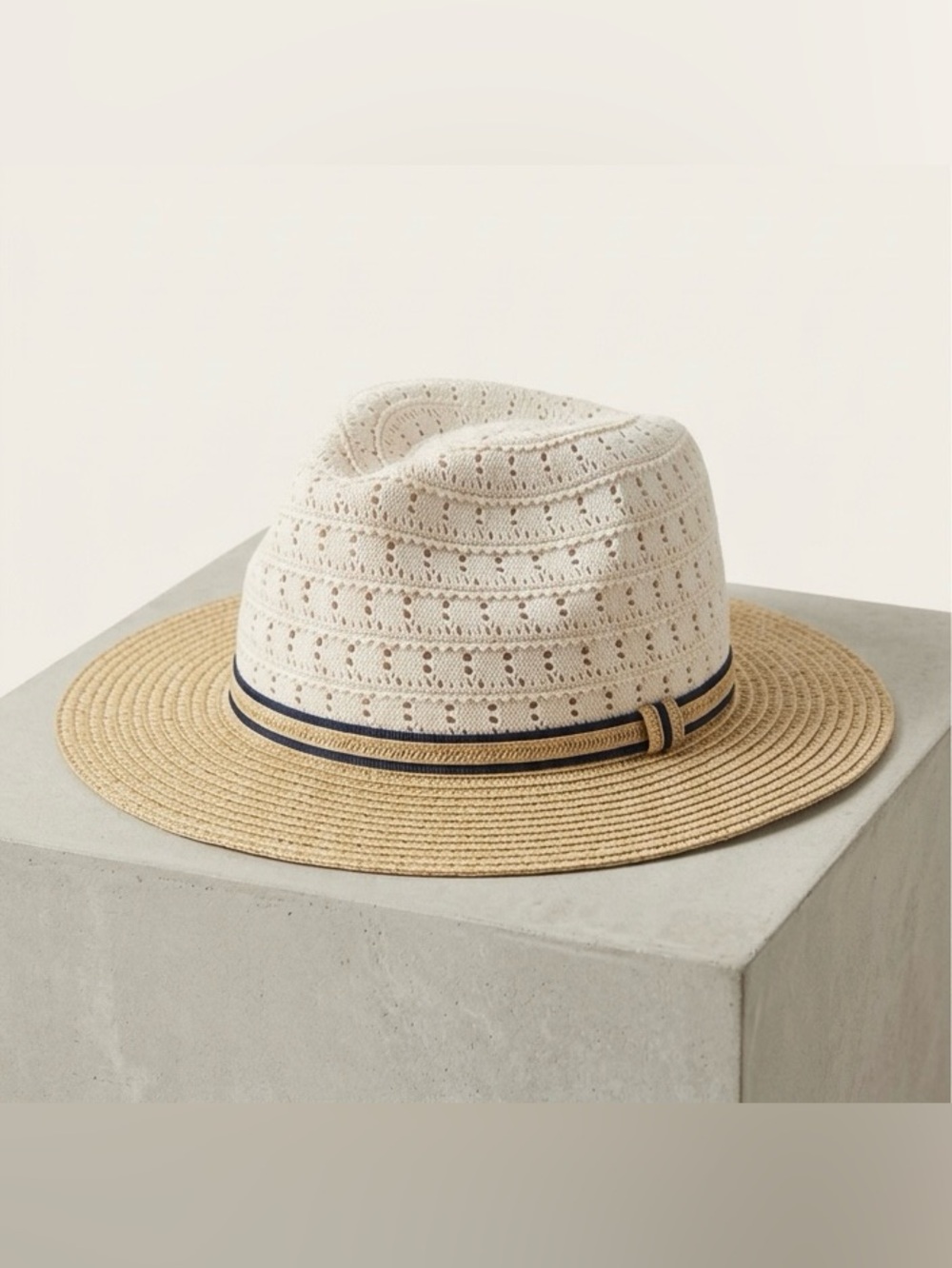 Collection Eighteen Straw Hat.
